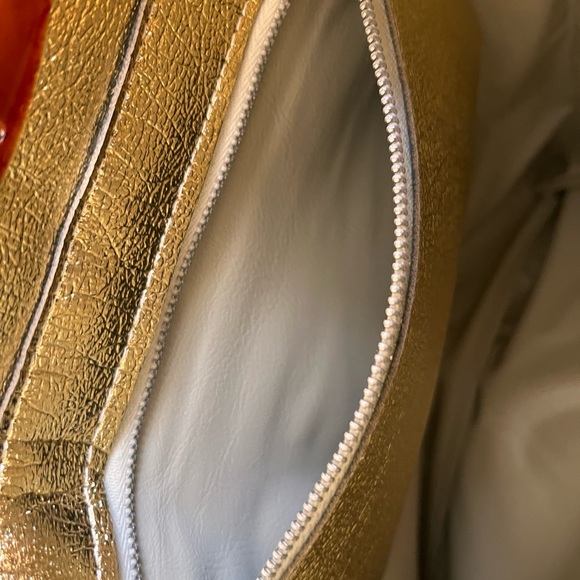 Mod Style gold 60’s style round handle gold metallic hand tote square flat - Picture 8 of 10